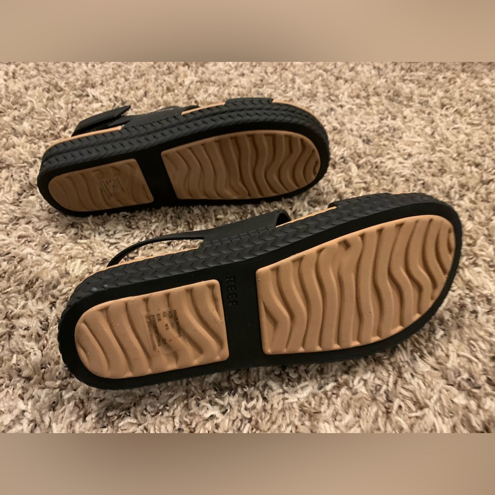 Reef Velcro black and tan sandals - comfy - new - size 7 - Picture 3 of 7